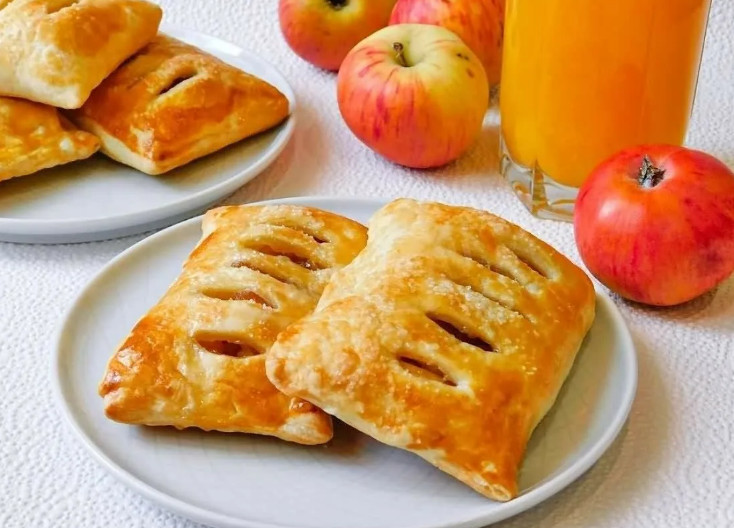 Пирожки с сушеными яблоками и изюмом. Рецепт с фото