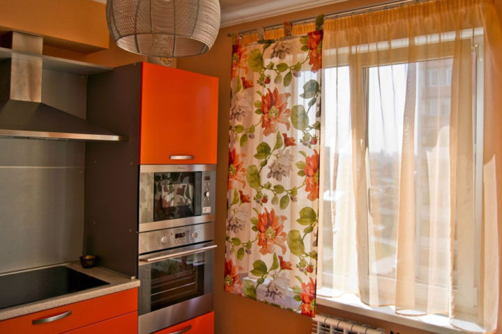 современные шторы на кухню