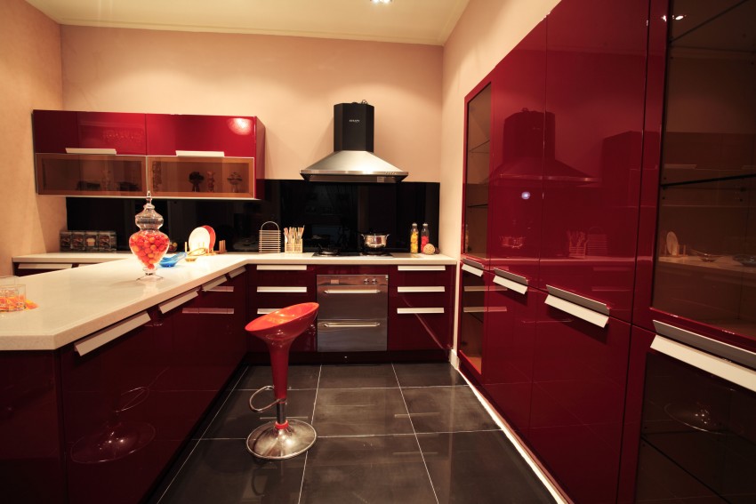 Бордовая кухня - особенности применения цвета и лучшие сочетания интерьера